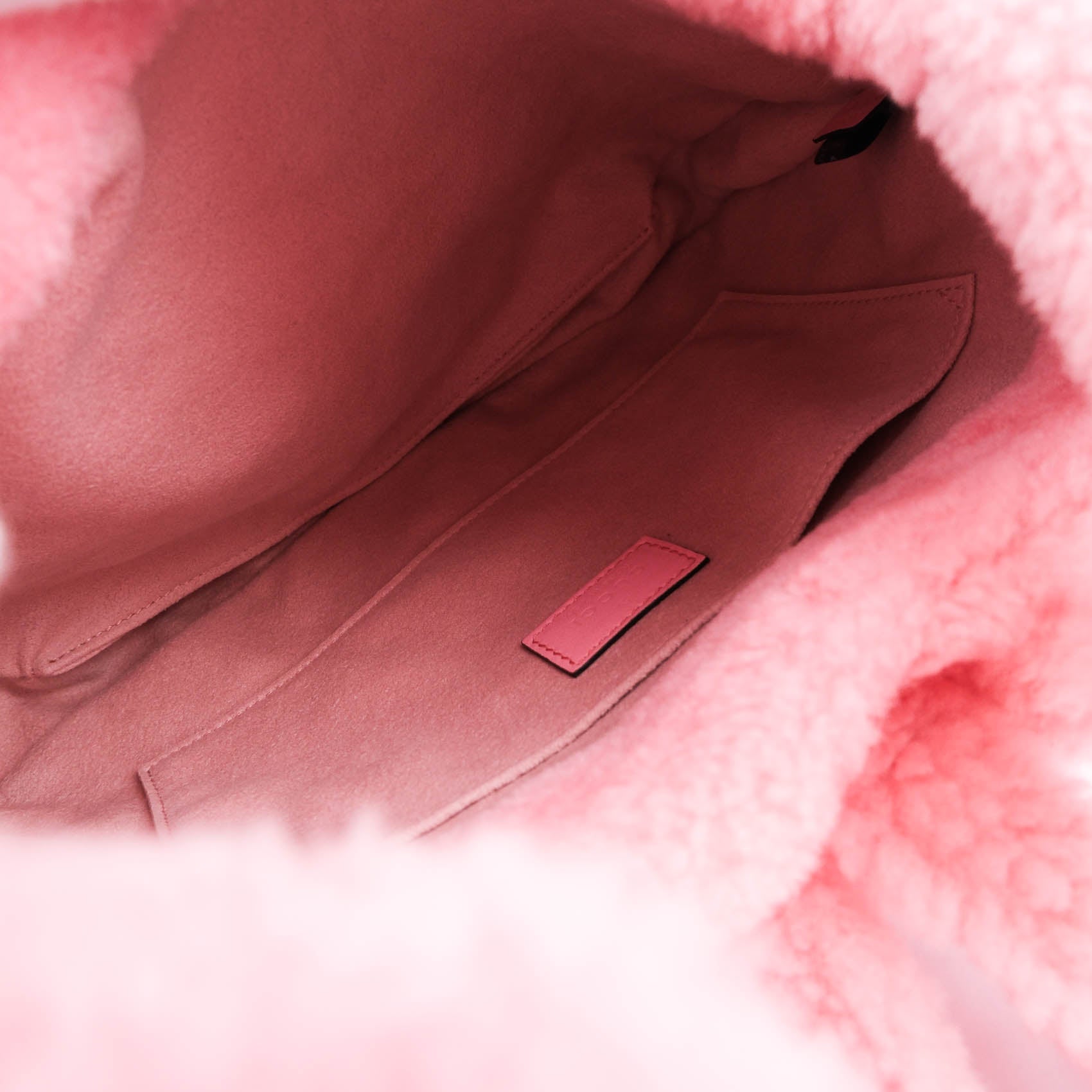 Gucci Jackie 1961 shoulder bag in pink shearling