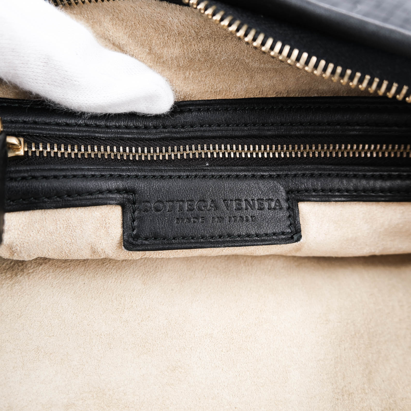 Bottega Veneta Medium Veneta Hobo Bag in Intrecciato Nappa