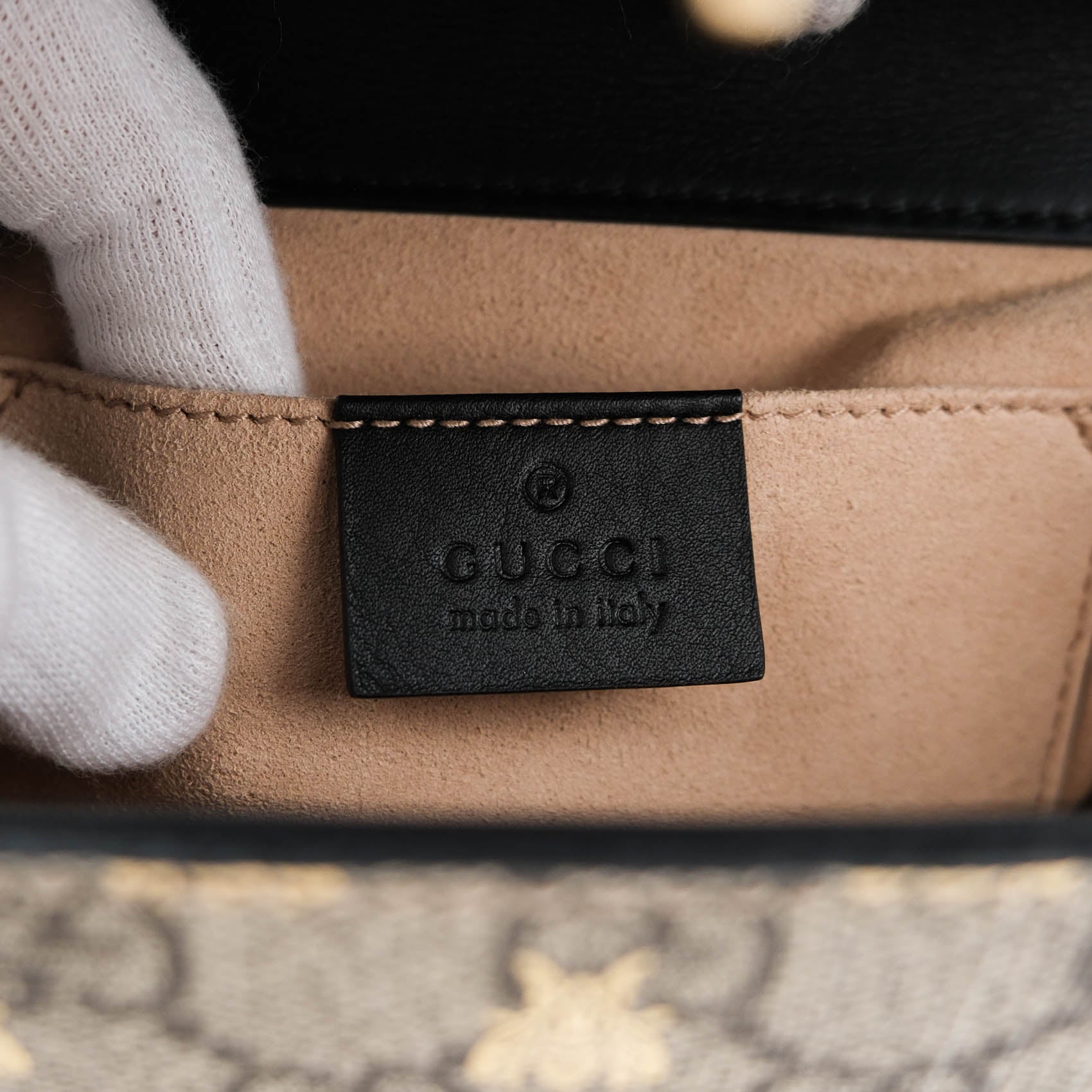 Gucci Padlock Small Shoulder Bag 409487 GG Supreme Gold Bee Print Beige Black