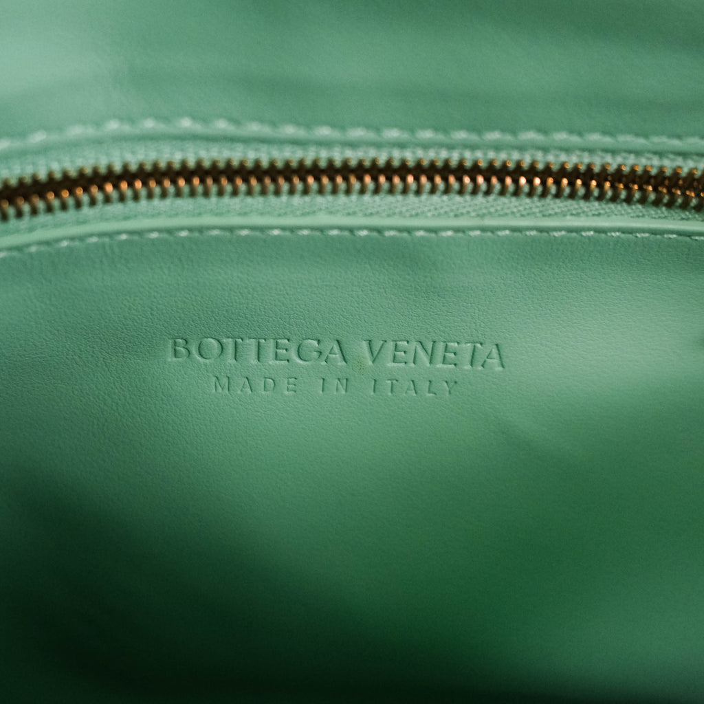UNUSED ITEM | Bottega Veneta Medium Hop Bag in Intrecciato Leather - Emerald Green