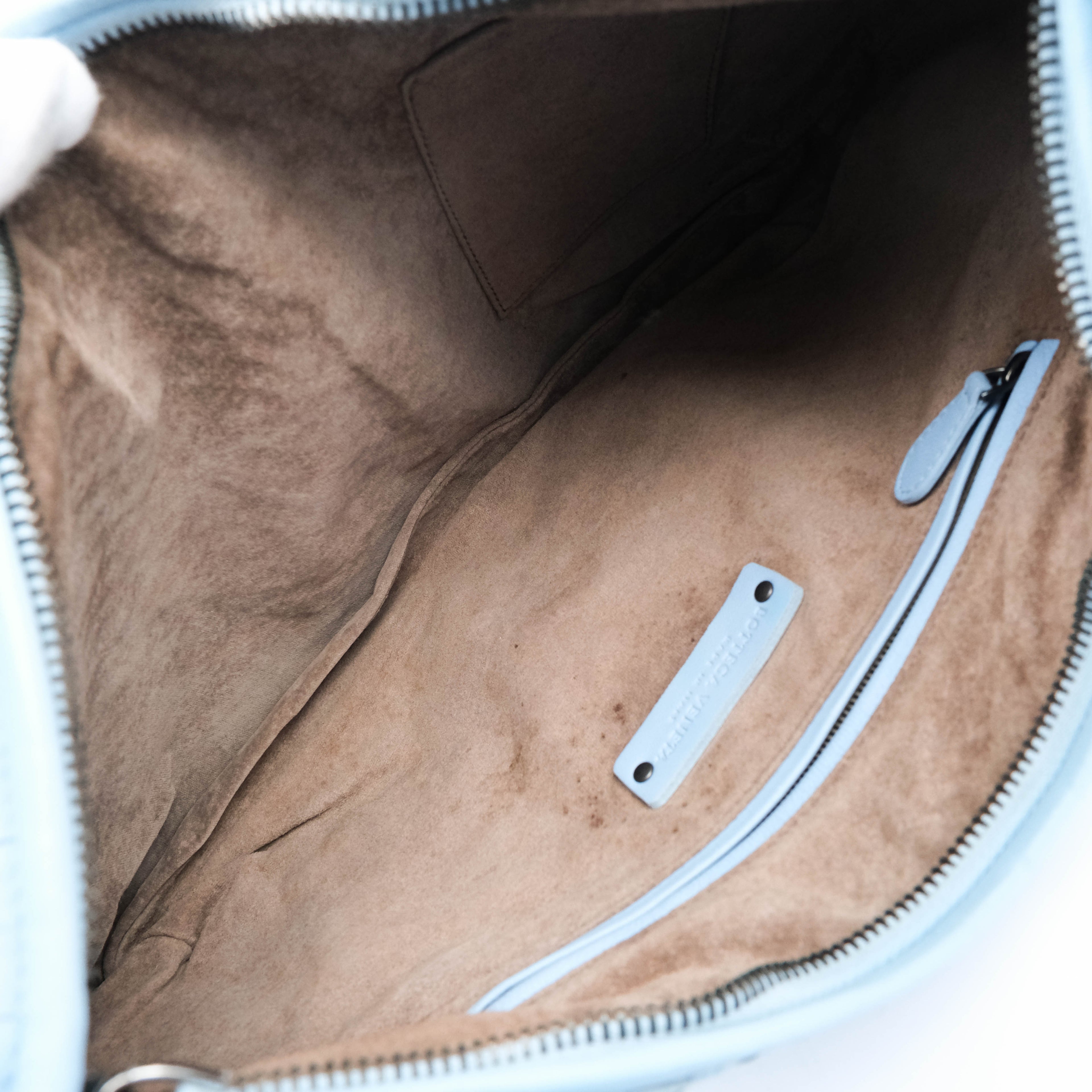 Bottega Veneta Medium Veneta Hobo Bag in Intrecciato Nappa leather