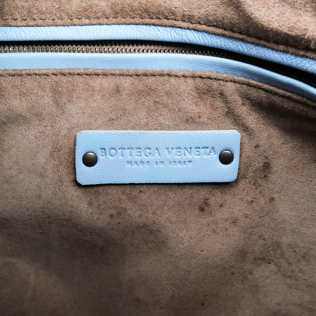 Bottega Veneta Medium Veneta Hobo Bag in Intrecciato Nappa leather