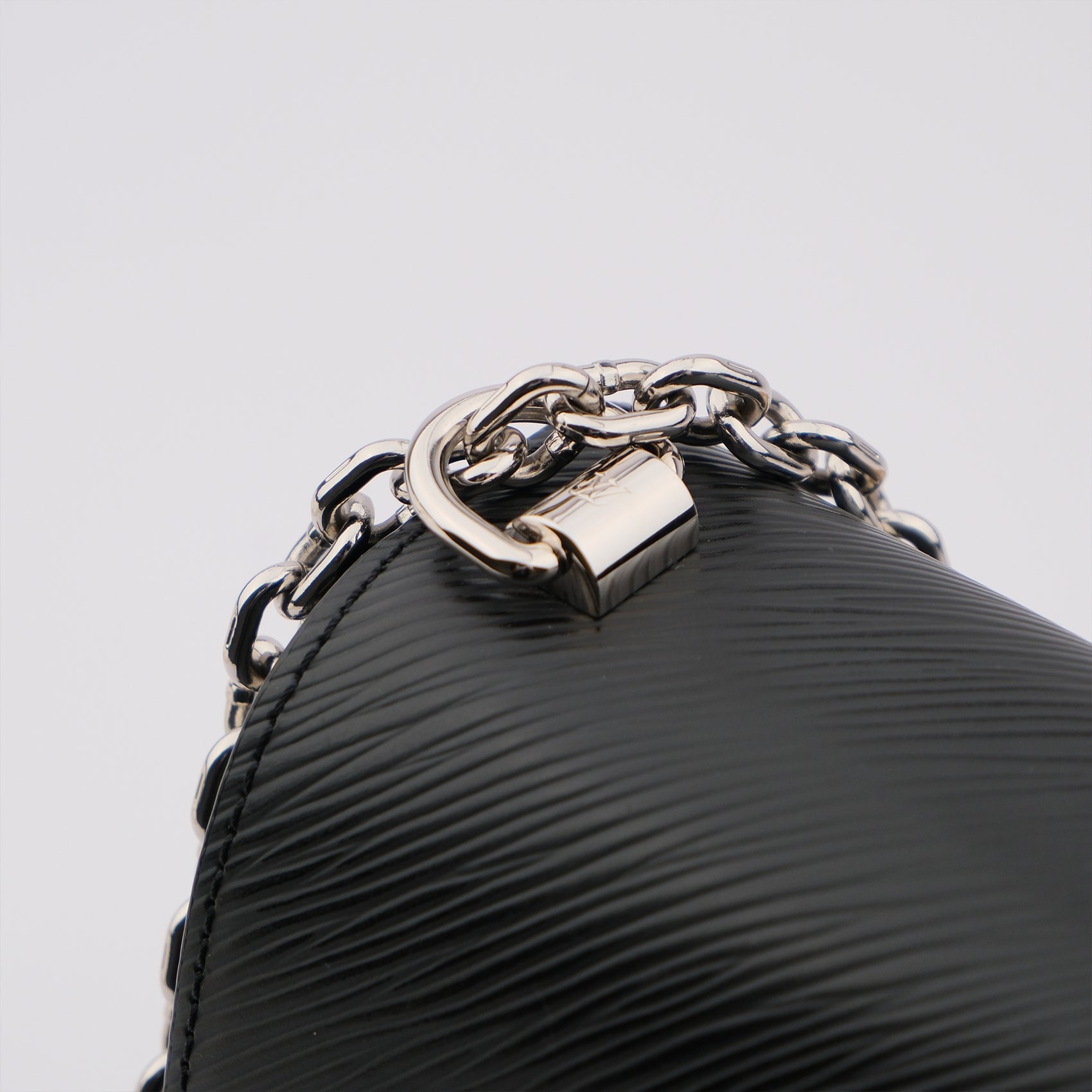 Louis Vuitton Twist MM M50282 Epi Leather Black Silver Hardware Shoulder Bag