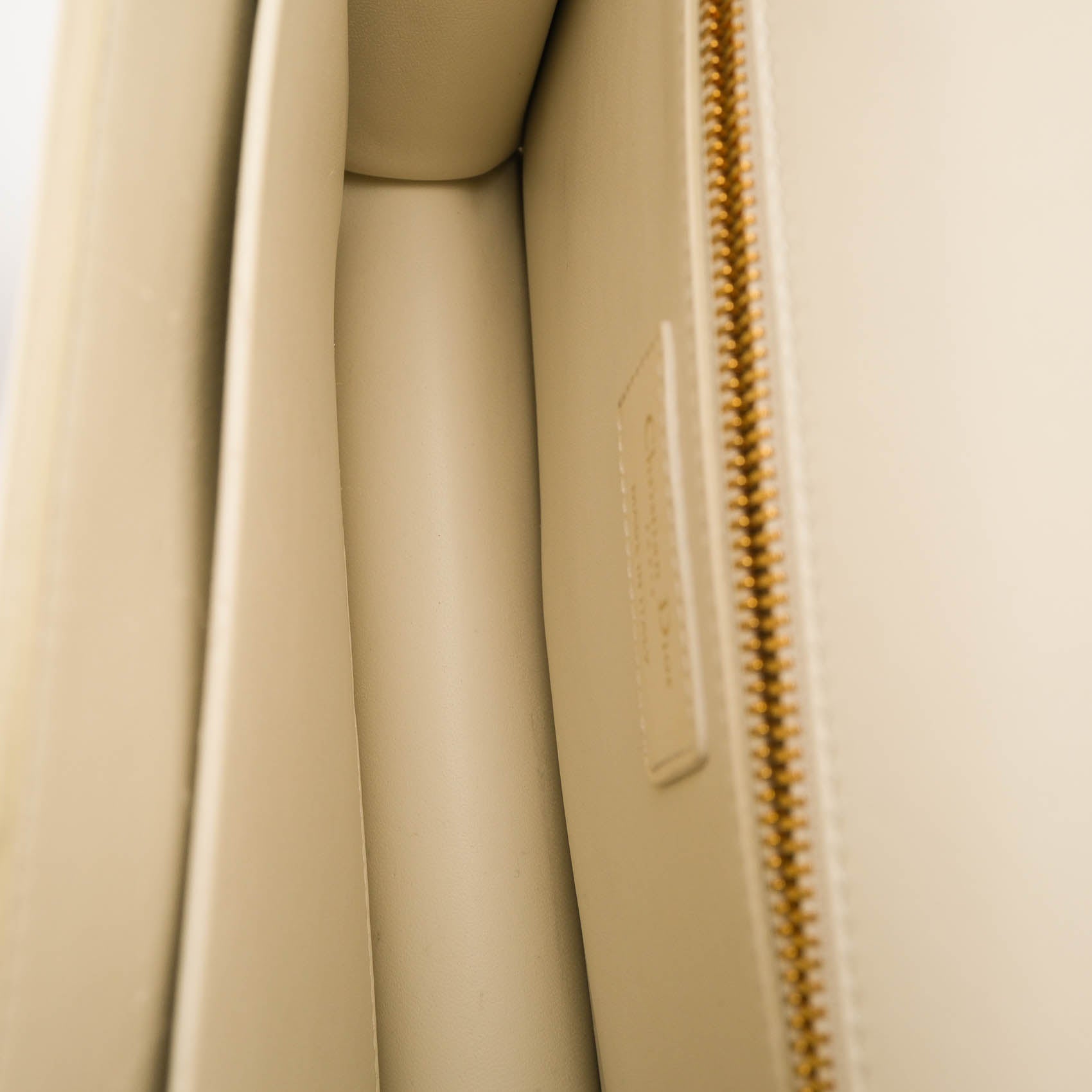 Christian Dior 30 Montaigne Leather Shoulder Bag