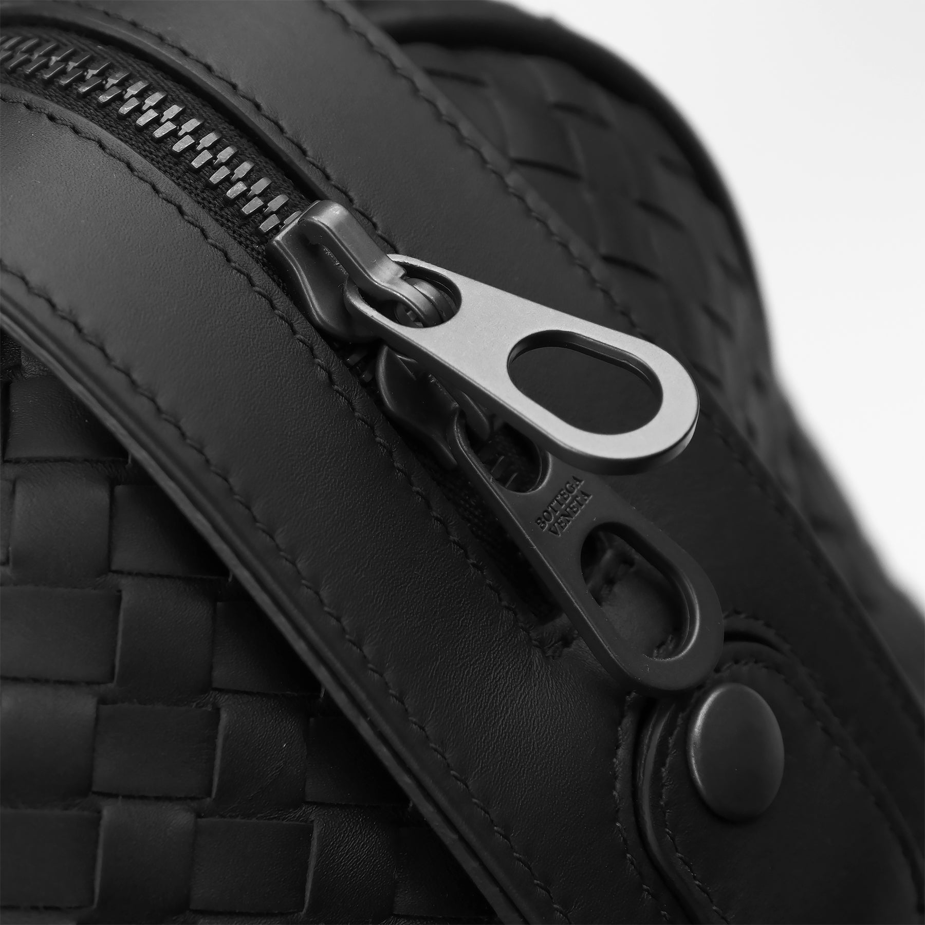 UNUSED ITEM | Bottega Veneta Intrecciato Leather Boston Travel Bag Black