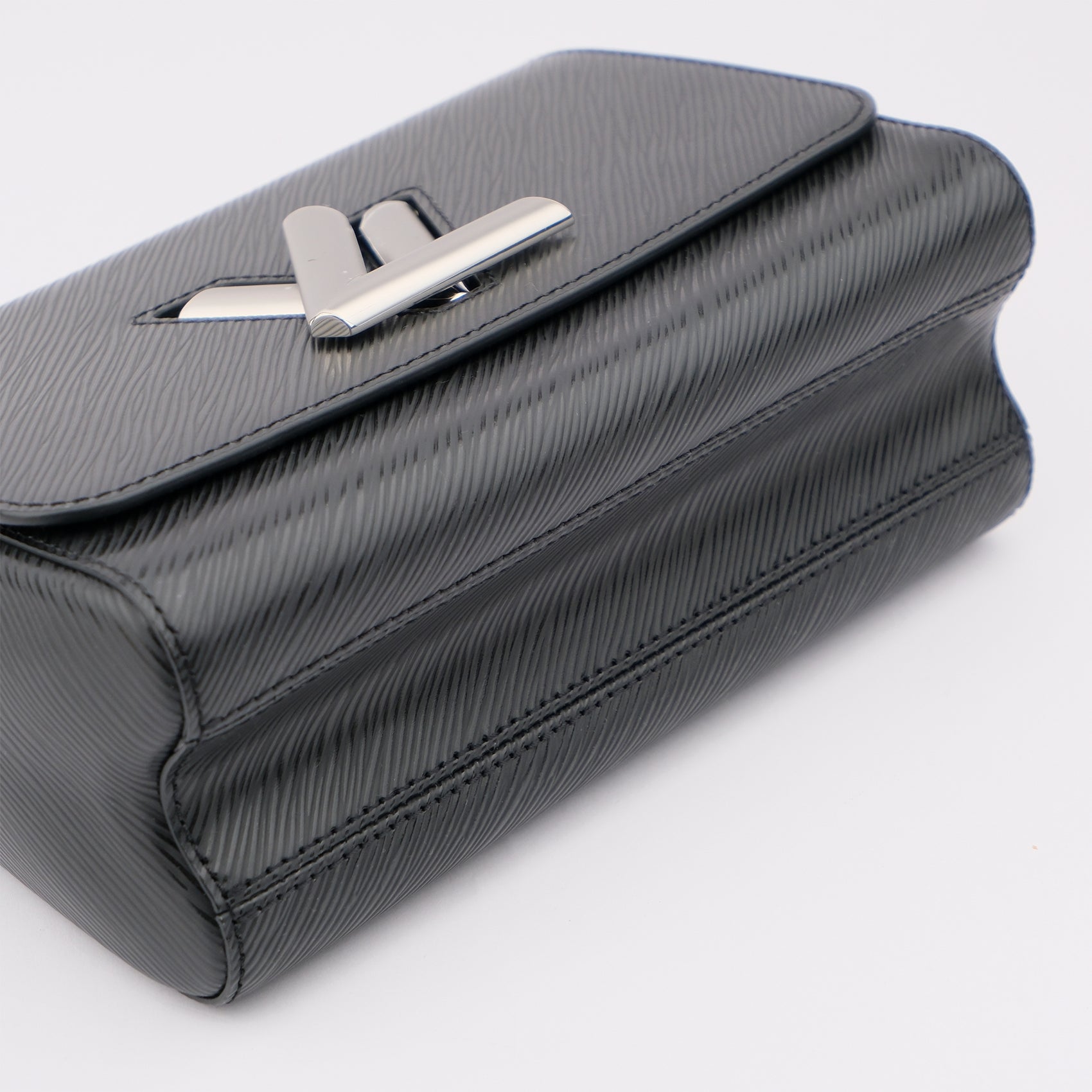 Louis Vuitton Twist MM M50282 Epi Leather Black Silver Hardware Shoulder Bag