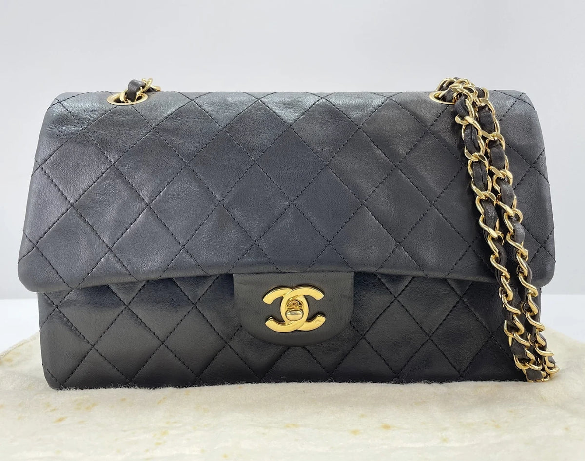 Chanel Classic Double Flap Medium 25 Quilted Lambskin Black Gold Hardware Rank AB