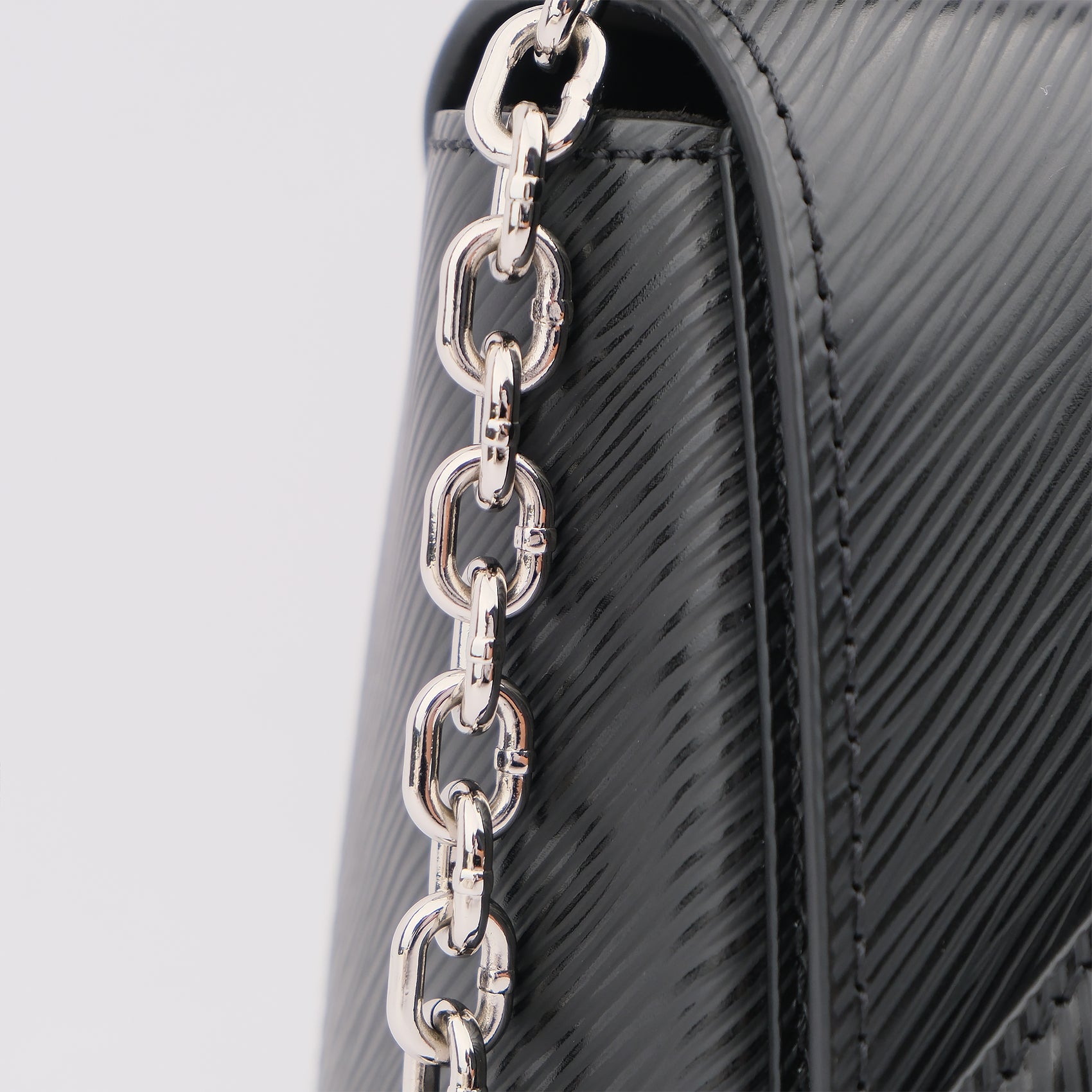 Louis Vuitton Twist MM M50282 Epi Leather Black Silver Hardware Shoulder Bag