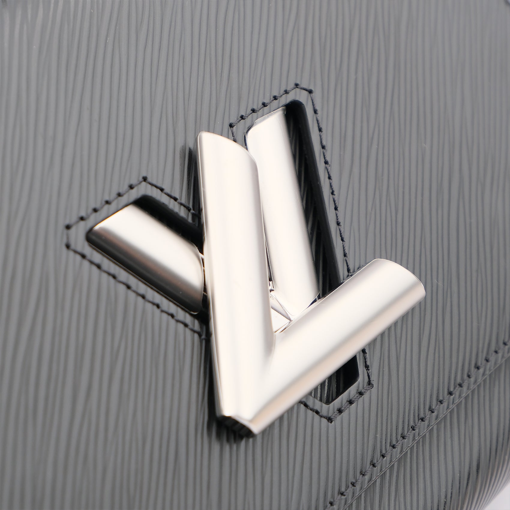 Louis Vuitton Twist MM M50282 Epi Leather Black Silver Hardware Shoulder Bag