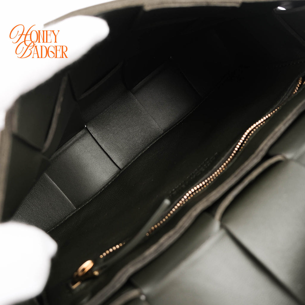 Bottega Veneta Cassette Shoulder Bag Dark Green Maxi Intrecciato Leather Gold Hardware